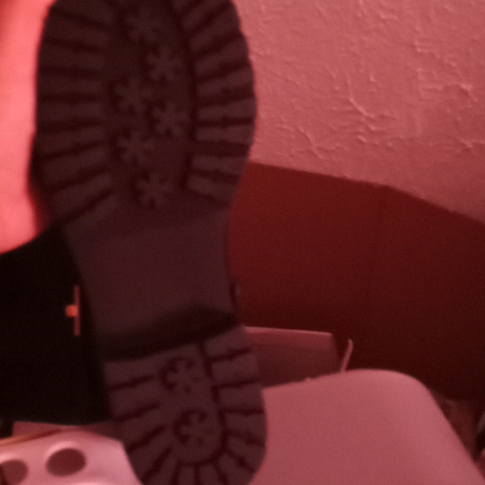 Boots - Picture 4 of 4